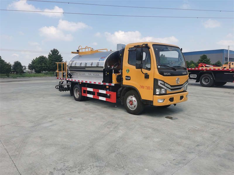東風(fēng)小多利卡高端瀝青灑布車(chē)