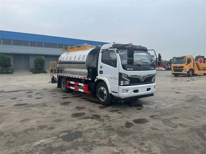 東風(fēng)福瑞卡高端瀝青灑布車(chē)