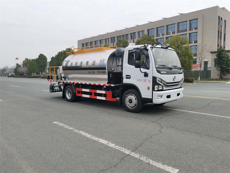 東風(fēng)大多利卡智能型瀝青灑布車(chē)