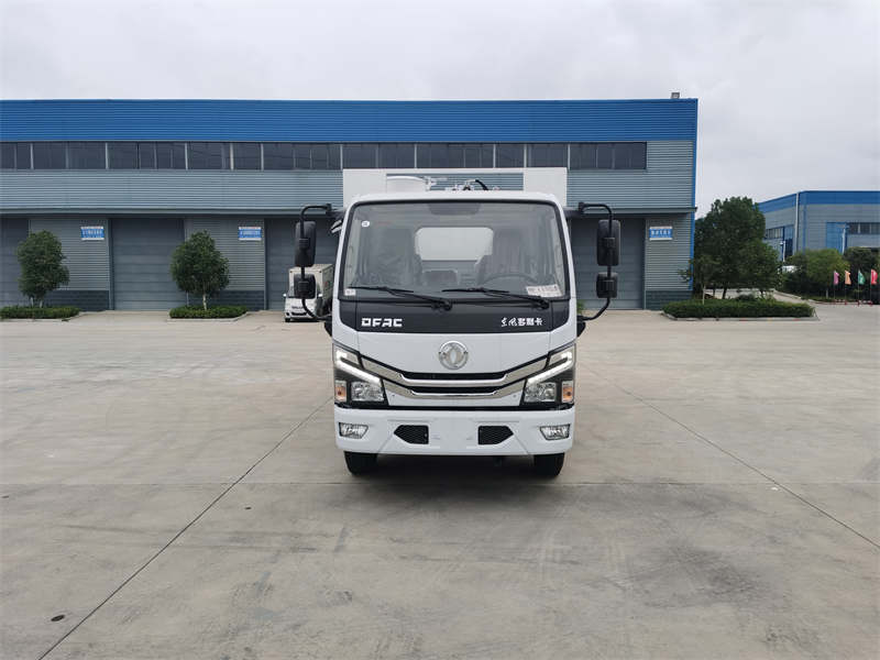 東風(fēng)多利卡水泥凈漿灑布車(chē)圖片2