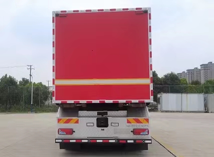 德國(guó)曼后雙橋自裝卸式消防車(圖文)圖片2